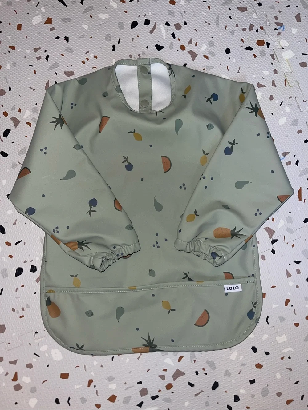 Long-Sleeve Smock Bib in Sage Green with Fruit Print